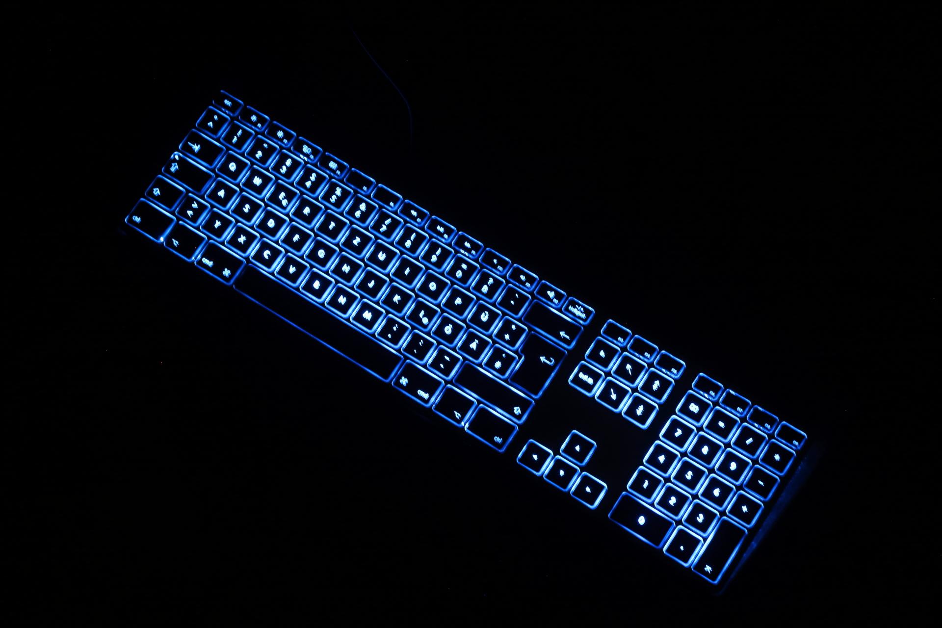 Matias Aluminum Extended USB Keyboard with RGB Backlight Swiss-Layout (Switzerland) for Mac OS - Space-Grey with black keys